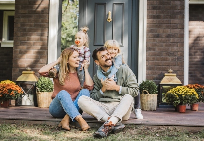 homeowners insurance ny family in front of house